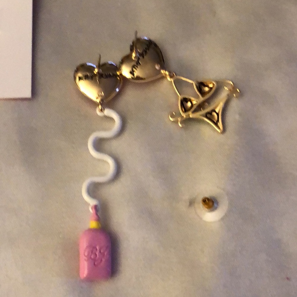 Betsey Johnson Bikini & Sunscreen Mismatch Drop Earrings Acrylic Heart NWT - Picture 12 of 14